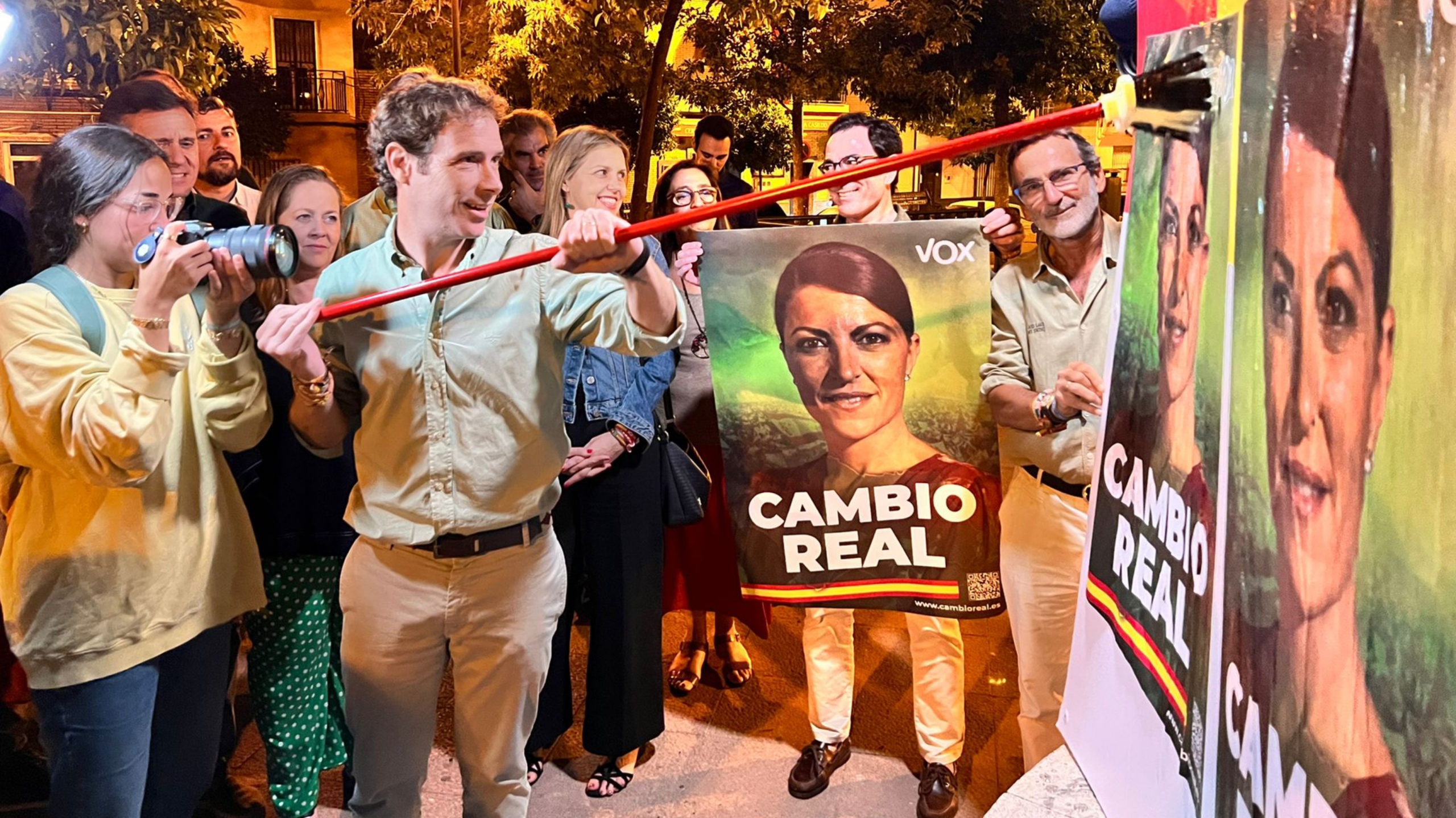 VOX inicia la campaña electoral en Sevilla en el barrio de Bellavista