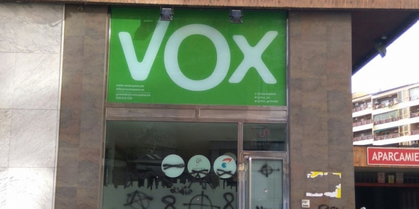 Ataque neonazi contra la sede de VOX Granada con pintadas ...