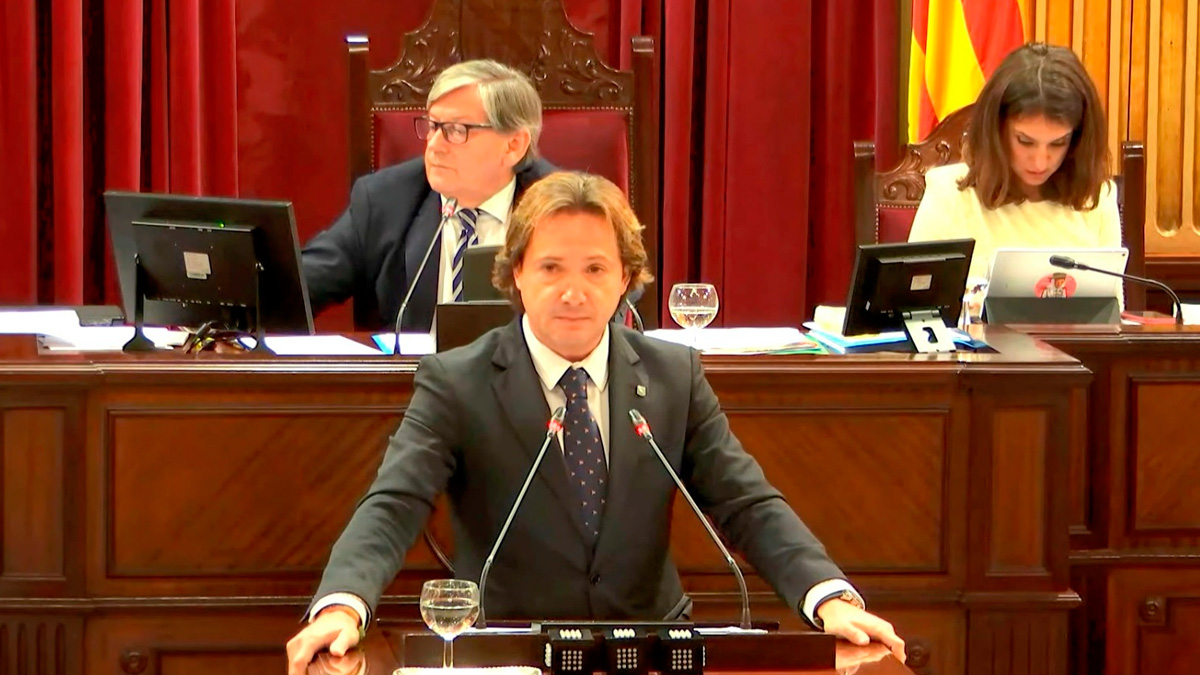Los tres diputados del Grupo de VOX en el Parlamento de las Islas Baleares han abandonado el Pleno de este martes