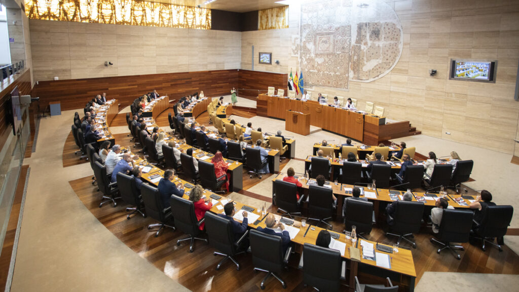 El Grupo Parlamentario VOX Toma Posesión En El Hemiciclo De La Asamblea ...